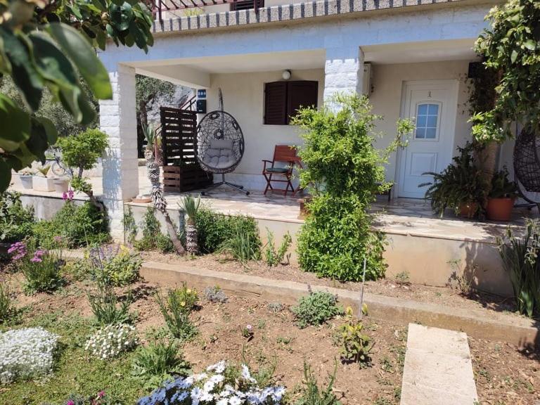 Apartments Tomas Trogir Exterior photo