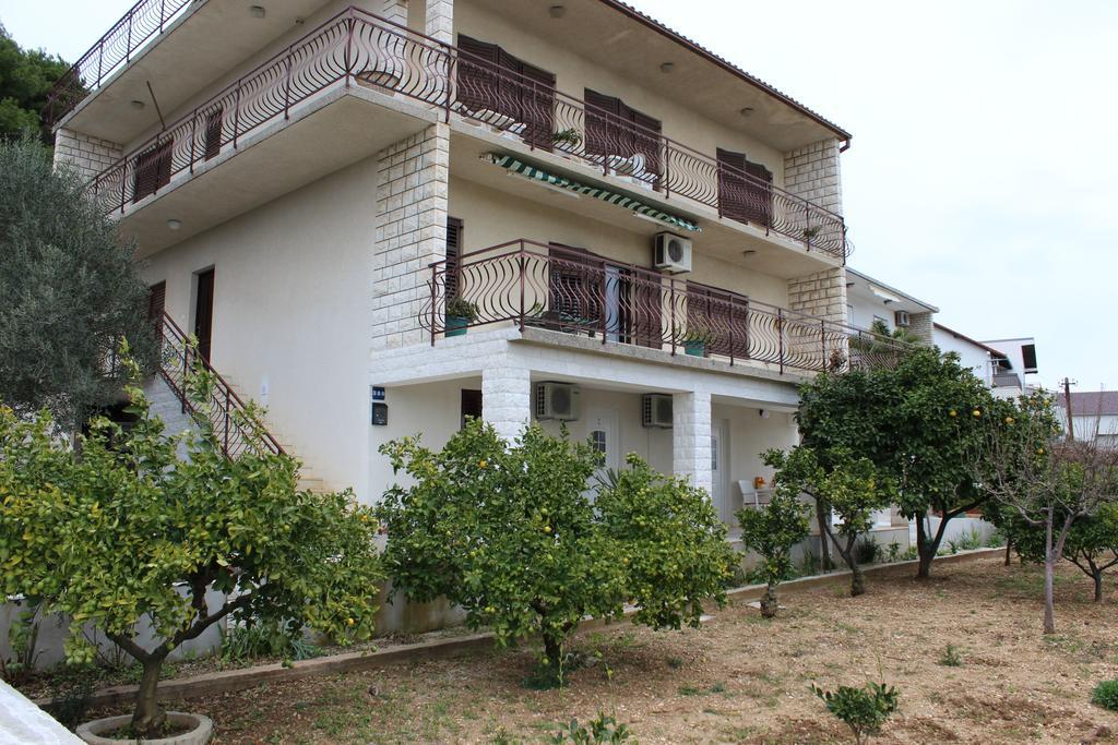 Apartments Tomas Trogir Exterior photo